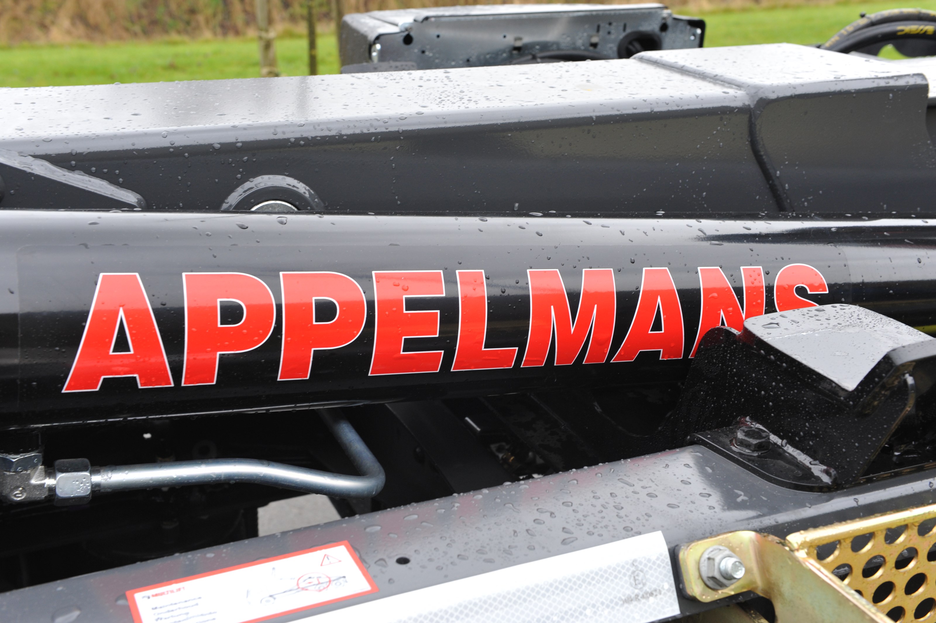 Bouwer kipper met laadkraan